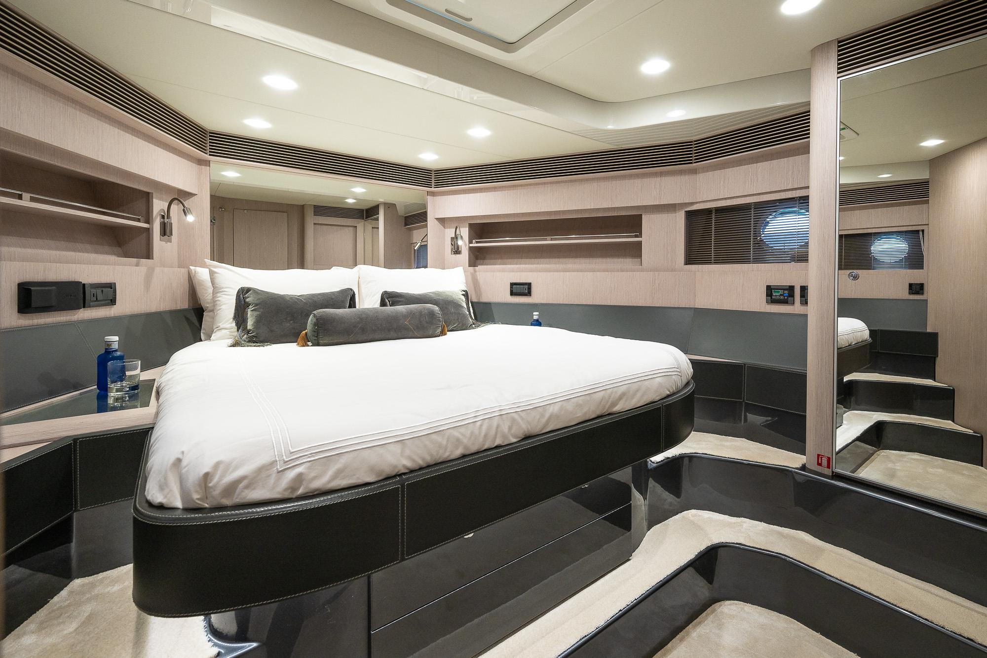 2013 RIVA 63' VIRTUS 